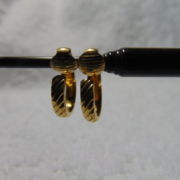 CLIP EARRINGS, Vintage 1928 Gold Tone Small Hoop Earrings - Picture 2 of 6